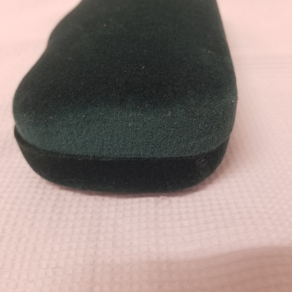Gucci Green Velour Sunglass Case - Picture 9 of 12